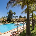 Home2book Tranquil Escape Community Pool *